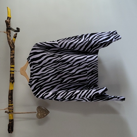 Zebra lavender & black sweater - sz M, Nike - Picture 2 of 3
